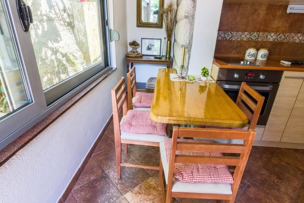 Garden Apartment- Near Sea 2 Доброта Екстер'єр фото